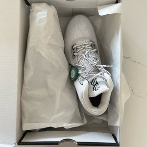 Nike Kyrie Flytrap 4 White Metallic Silver